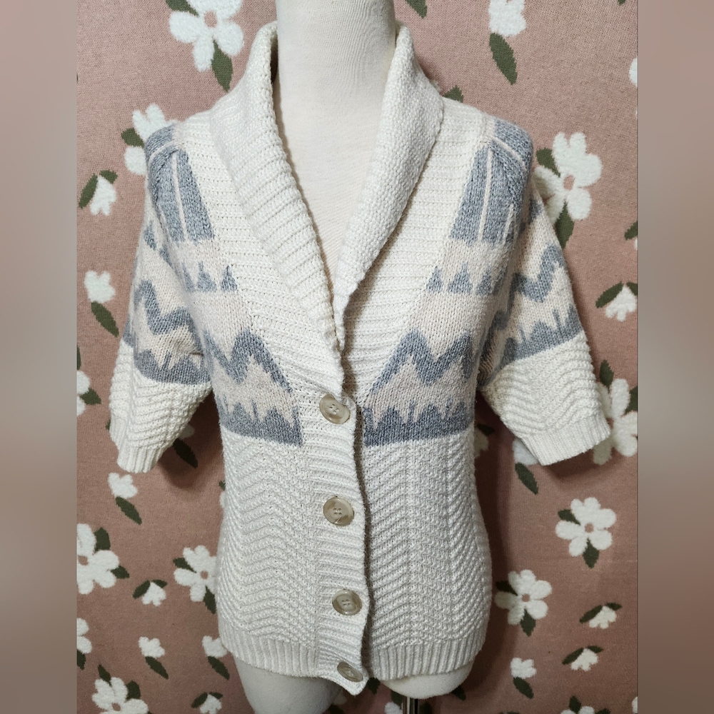 OLD NAVY Women's Medium IVORY GEOMETRIC AZTEC PRINT CARDIGAN SWEATER Short Sleev